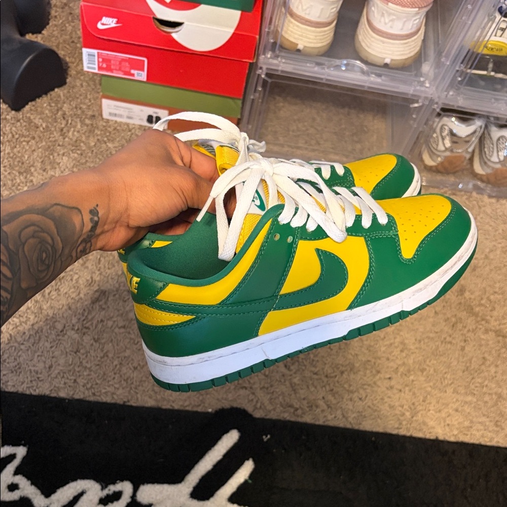 Nike Low-Top Sneakers in Green & Yellow